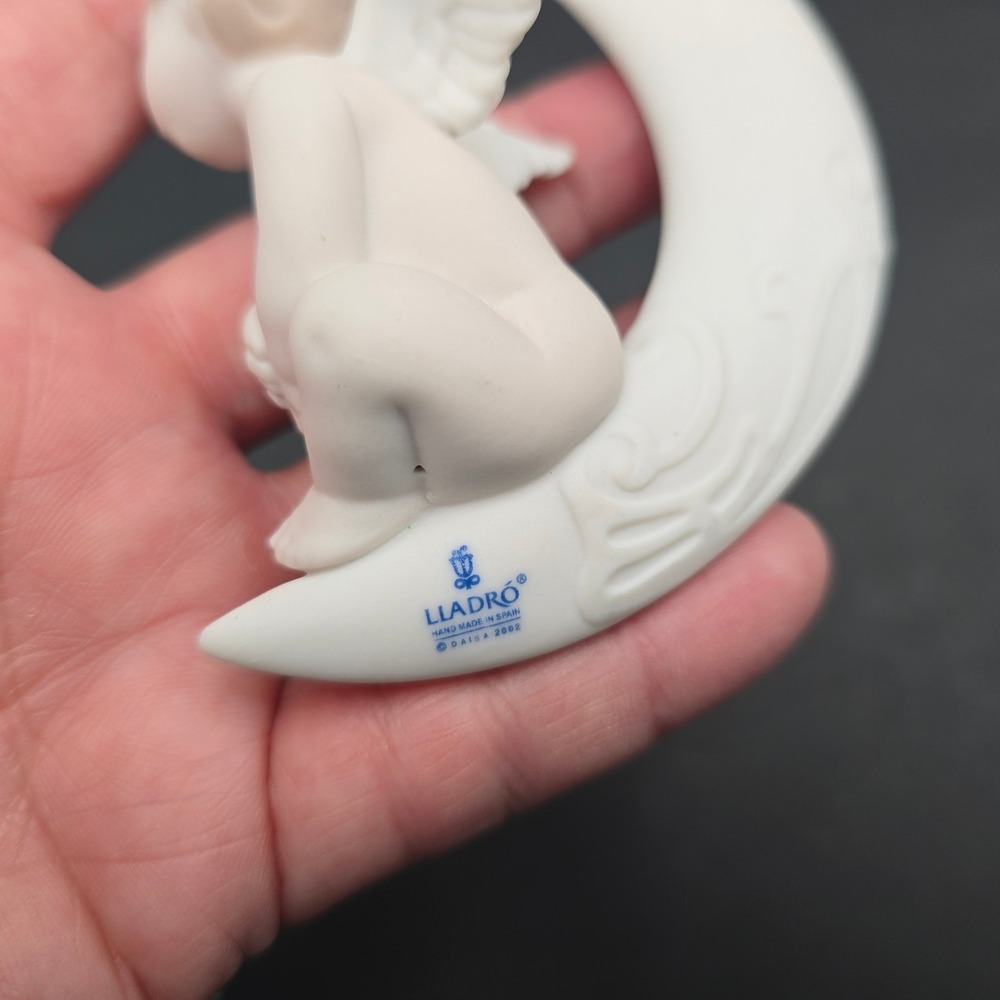 Lladro Angel on the Moon Porcelain Ornament Matte Bisque Made in Spain 2002 - Picture 2 of 7